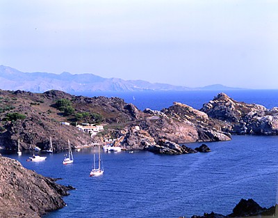 El cabo de Creus establece el límite septentrional del golfo de Rosas.