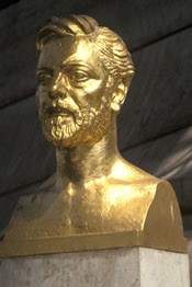 Busto de bronce de Alexandre Eiffel (Torre Eiffel, París).
