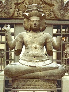 Estatua de Brahma procedente del Templo de Van Basset (siglo X d.C) Museo Guimet (París).
