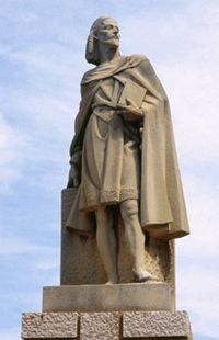 Monumento a la memoria de Ausias March en Gandía (Valencia).