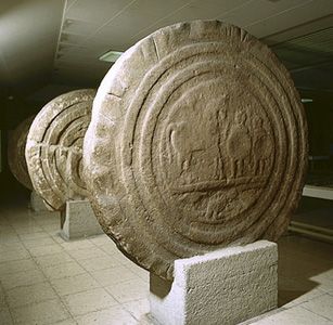 La Cultura de los túmulos influyó sobre el mundo celta. En la foto estelas gigantes celtas.