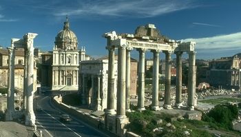Ruinas del Templo de Saturno en Roma.