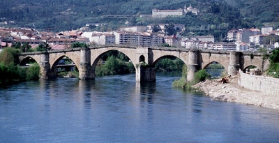 Puente viejo sobre el Miño. Orense.