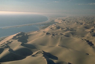 Vista del desierto del Namib en su límite con ...