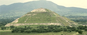 Pirámide azteca del sol. Complejo de Teotihuacan (México).